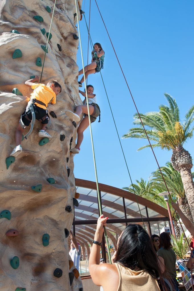 Mur d'escalade du camping club village vacances le floride