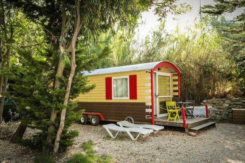 Nuit insolite en pyrénées orientales roulotte far west